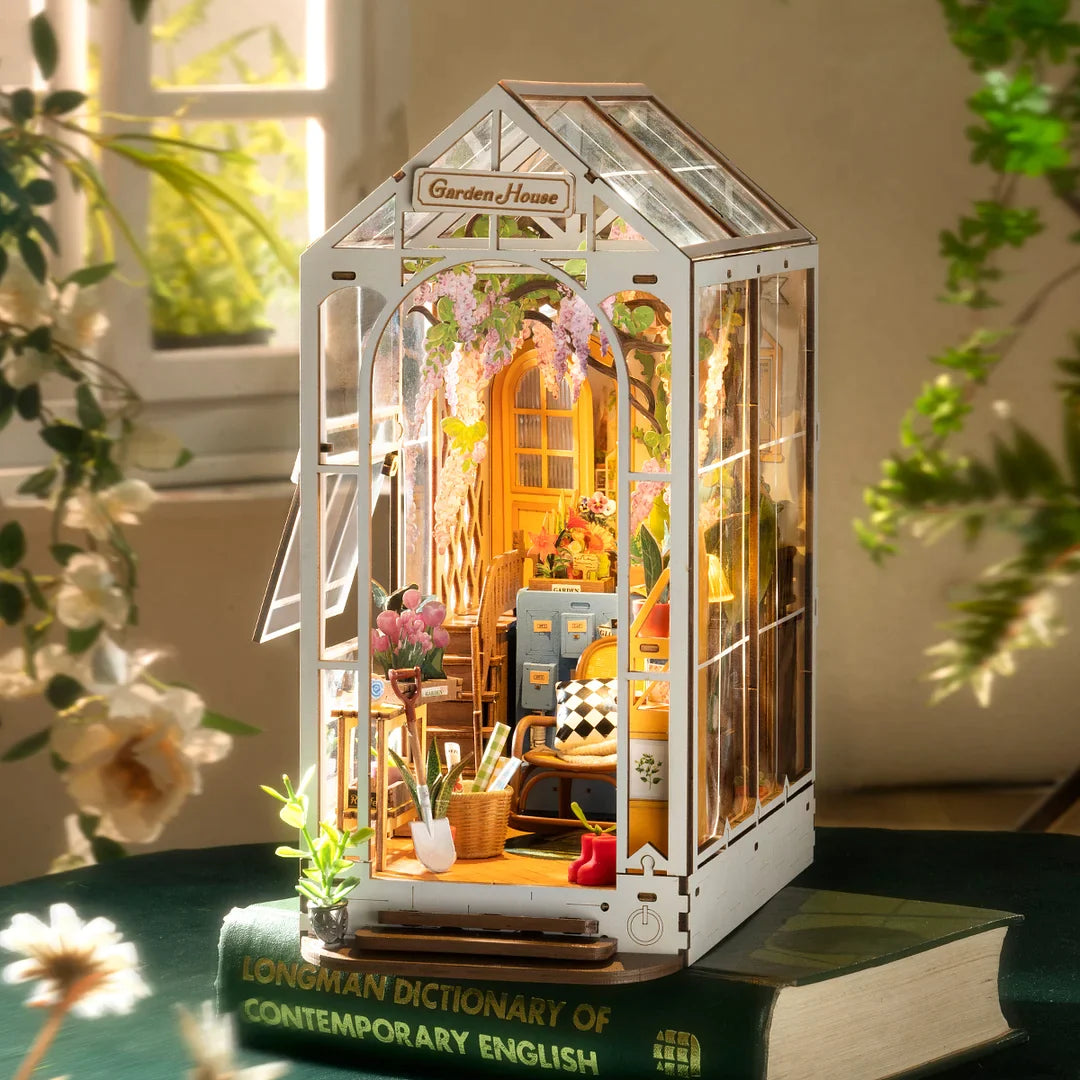The Garden House - DIY Book Nook